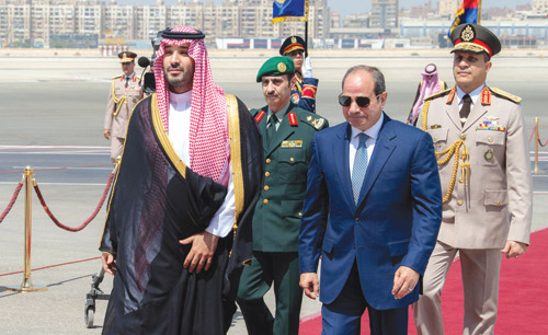 سمو ولي العهد لدى وصوله القاهرة