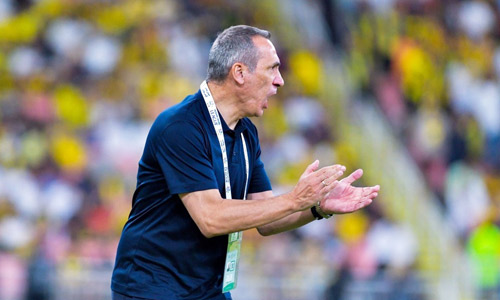دونيس مدرب المنتخب