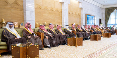 أمير الرياض يرحب بأعضاء مجلس المنطقة ويحثهم على خدمة الأهالي 