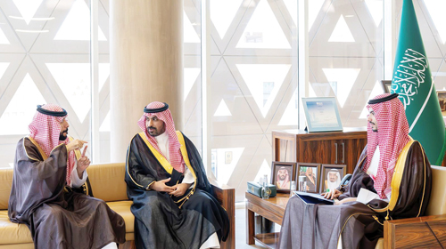 الأمير راكان بن سلمان يستقبل رئيس مجلس إدارة جمعية الإعاقة السمعية وعددا من مستفيديها 