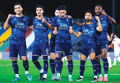 العلا متصدر الدوري ويأمل بالاستمرار