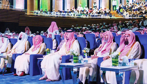 افتتح أعمال المؤتمر الدولي لجهود المملكة في مواجهة الانحرافات الفكرية 