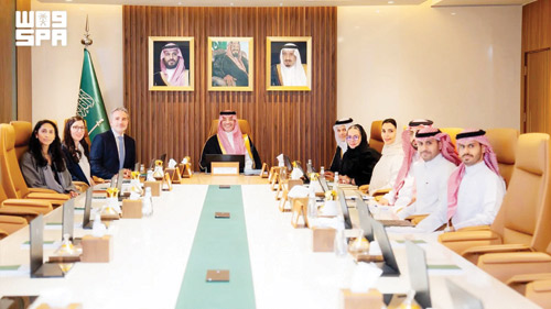 خلال لقاء تناول سبل تطوير الشراكة وتعزيز التعاون 