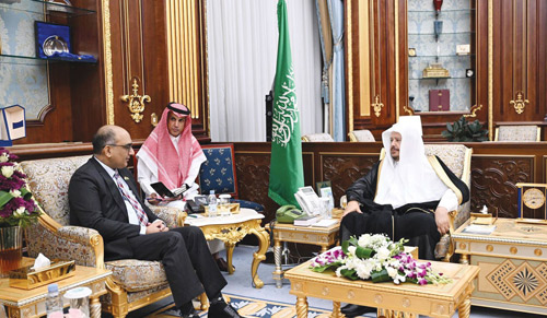 رئيس مجلس الشورى يستقبل سفير الهند 
