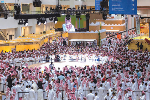 معرض الصقور والصيد السعودي الدولي يفتح أبوابه للزوار 