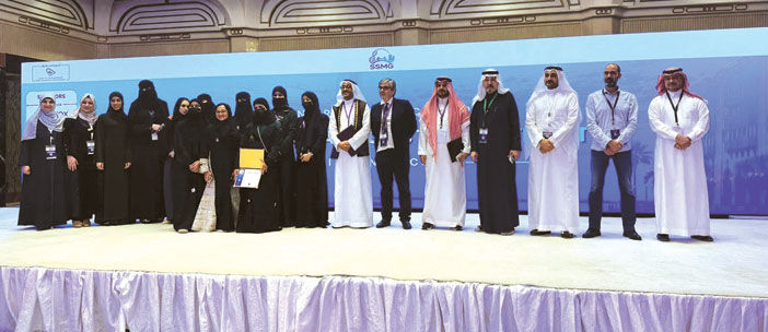  لقطة جماعية تجمع المشاركين في المؤتمر الدولي للجمعية السعودية للطب الوراثي بجدة