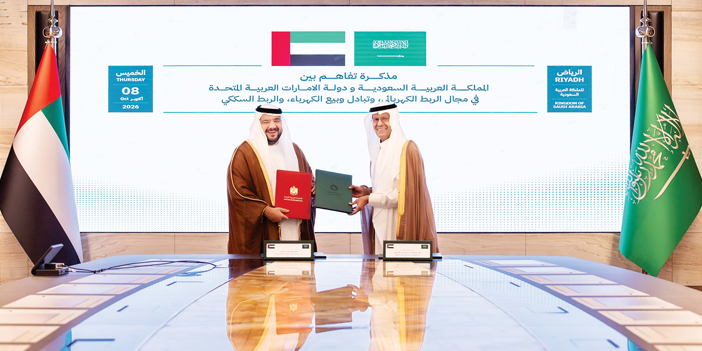  وزير الطاقة خلال توقيع مذكرة التفاهم مع وزير الاستثمار الإماراتي