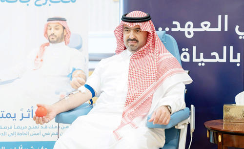 نائب أمير منطقة تبوك يشارك في الحملة الوطنية للتبرع بالدم 