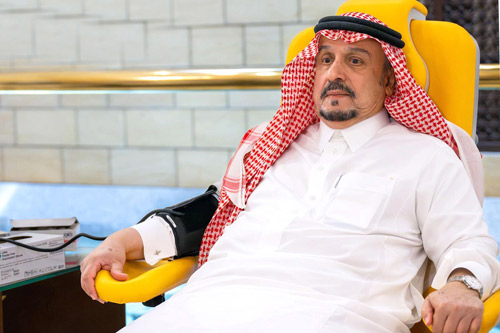 أمير منطقة الرياض وسمو نائبه خلال مشاركتهما في الحملة