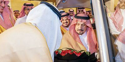 أمير منطقة الرياض يستقبل محافظ شقراء والمشاركين في مهرجان الفلفل 