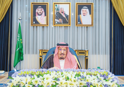 خادم الحرمين خلال رئاسته جلسة مجلس الوزراء