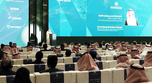 محافظ الهيئة العامة للصناعات العسكرية المكلف بندر الخريف خلال افتتاحه الملتقى