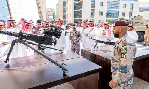 اللواء الودعاني يطلع الإعلاميين على التجهيزات الميدانية لحرس الحدود