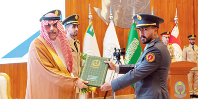 تخريج طلبة دورات تأهيل الضباط الجامعيين لأفرع القوات المسلحة 