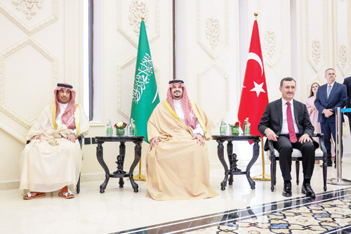  سموه خلال اللقاء